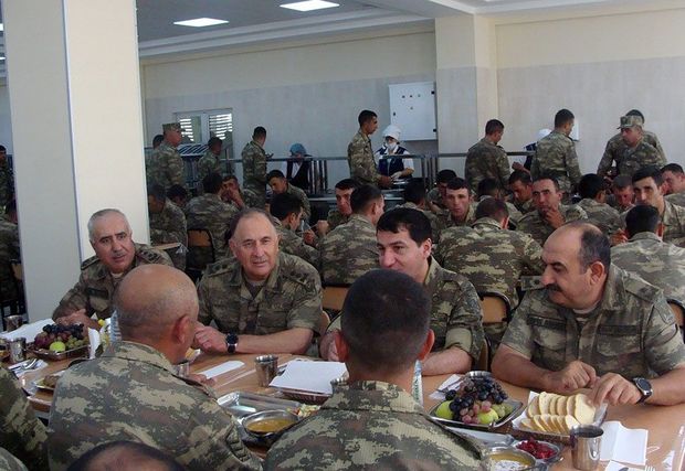 Prezidentin köməkçisi ön cəbhədə – Fotolar