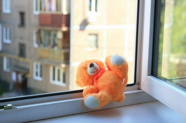 Sumqayıtda azyaşlı 4-cü mərtəbədən yıxılıb