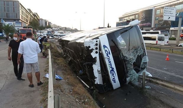 İstanbulda ağır avtomobil qəzası: çox sayda yaralı var - FOTO