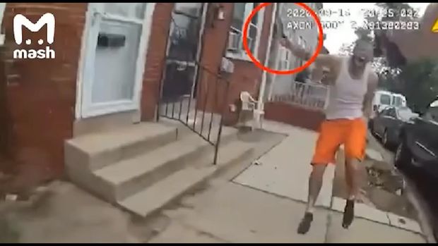 Протестующие в Пенсильвании забросали полицейский участок кирпичами - ВИДЕО