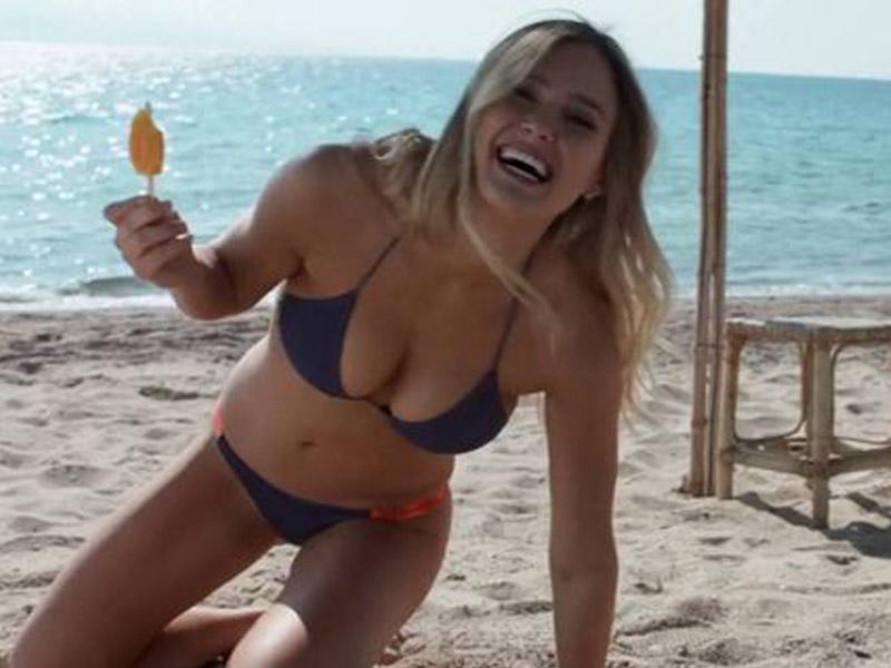 Dünyanın ən seksual qadınına hökm oxundu – FOTO