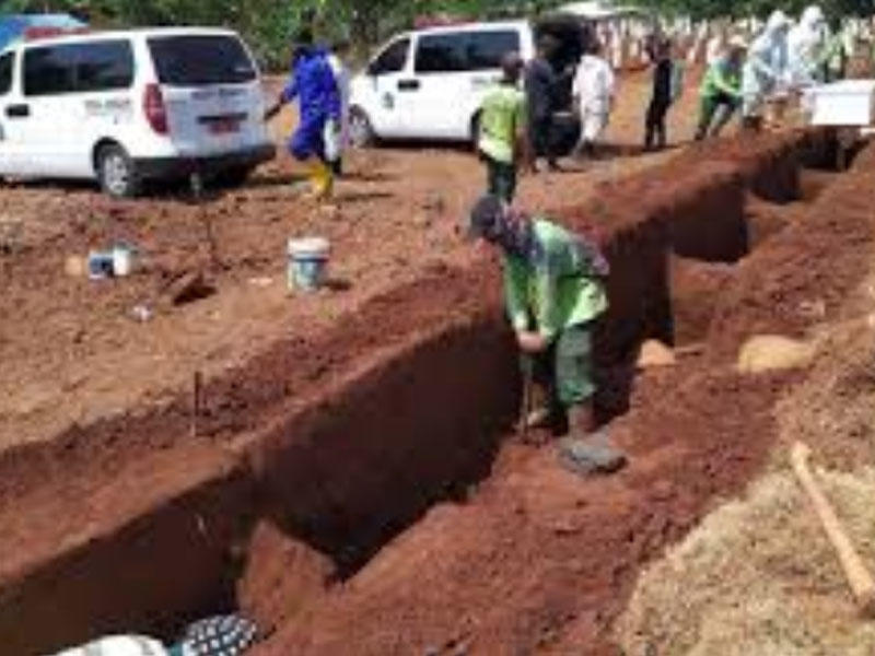 Maska taxmayanlara yeni cəza - Covid-19-dan ölənlərə qəbir qazırlar