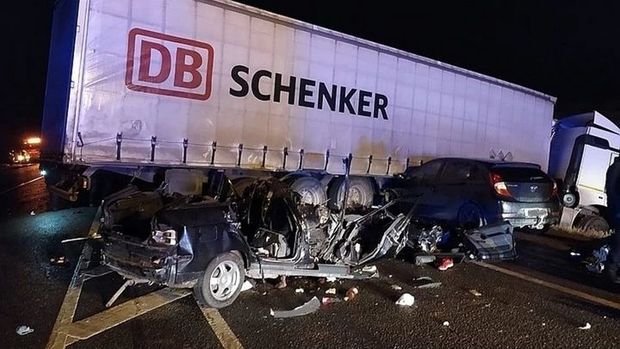 Шесть человек погибли в столкновении ВАЗ с фурой в Удмуртии - ВИДЕО