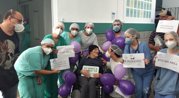 Doqquz aylıq olanda İspan qripinə, 102 yaşında koronavirusa qalib gəldi - FOTO