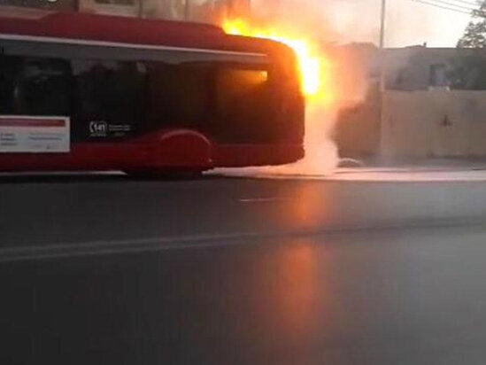 Bakıda avtobus BELƏ YANDI - VİDEO
