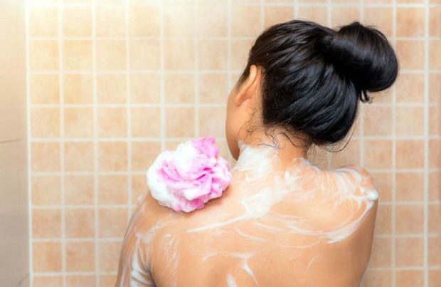 Tələbə yataqxanasında çimən qızların videosunu çəkən gənc saxlanılıb - FOTO