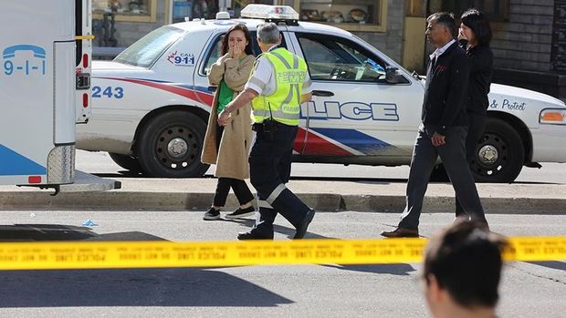 В канадском Монреале автомобиль наехал на группу пешеходов