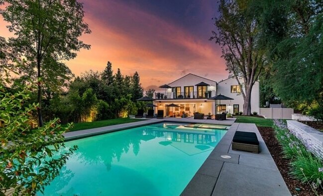 Valideyn olmağa hazırlaşan cütlük yeni malikanəyə SƏRVƏT ÖDƏDİ - ŞOK MƏBLƏĞ - FOTO