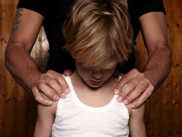 Rusiyada altı yaşlı oğlana məktəbin yaxınlığındakı qarajda təcavüz edilib – FOTO