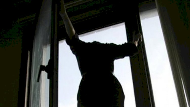 Xırdalanda 30 yaşlı qadın özünü beşinci mərtəbədən atdı