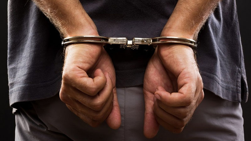 Bakıda vəzifəli şəxsin qətl törədən oğlu polisə təslim oldu