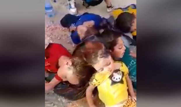 Боевики ИГИЛ заточили детей в грузовик, едва не ставший братской могилой - ВИДЕО