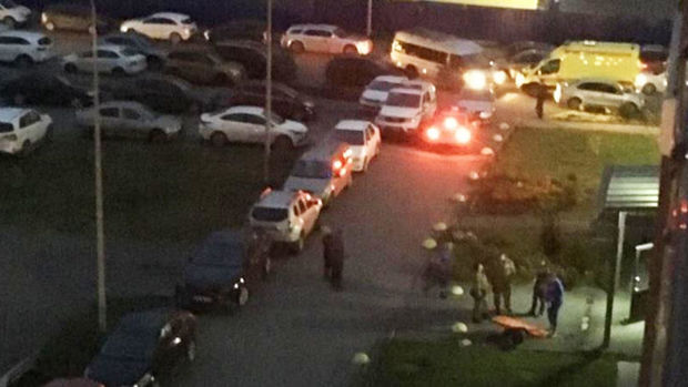 В России мужчина взял в заложники знакомую, а затем выпал из окна