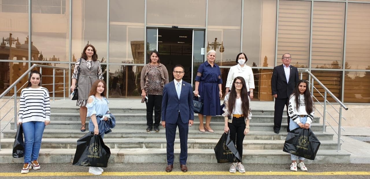 Millət vəkili yüksək bal toplamış tələbələrlə görüşdü - UCARDA