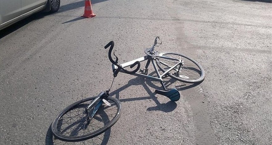В Евлахе автомобиль сбил велосипедиста