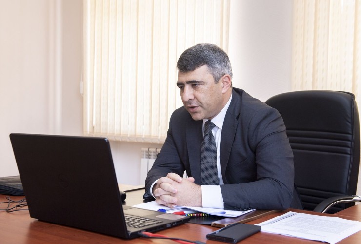 Kənd Təsərrüfatı naziri Göyçayda nar istehsalçıları ilə onlayn videokonfrans keçirib