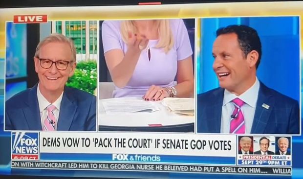 Operator aparıcının üzü əvəzinə sinəsini efirə verdi -VİDEO