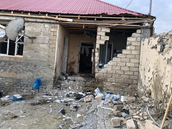 Ermənilərin Naftalana atdığı top atəşi nəticəsində həlak olan ailə üzvləri dəfn edildi