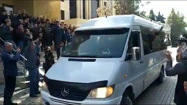 Əsgərlərimiz qələbə şüarları ilə yola salınır - VİDEO