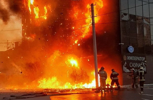 Rusiyada mehmanxana alovlara büründü - VİDEO