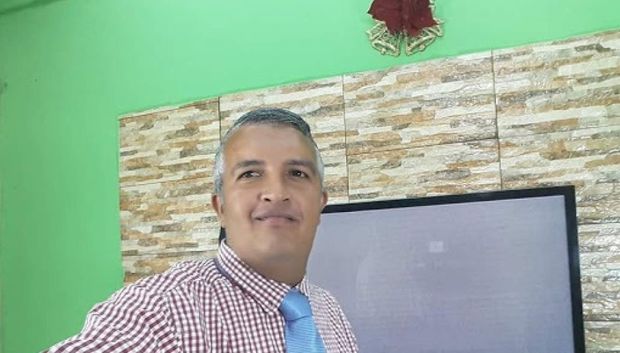 Jurnalisti canlı yayım zamanı güllələdilər - VİDEO