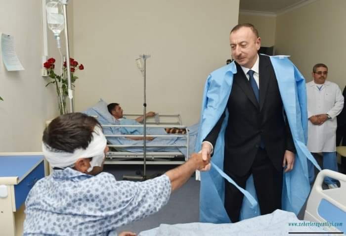 İlham Əliyev və Mehriban Əliyeva yaralı hərbçilərə baş çəkdilər
