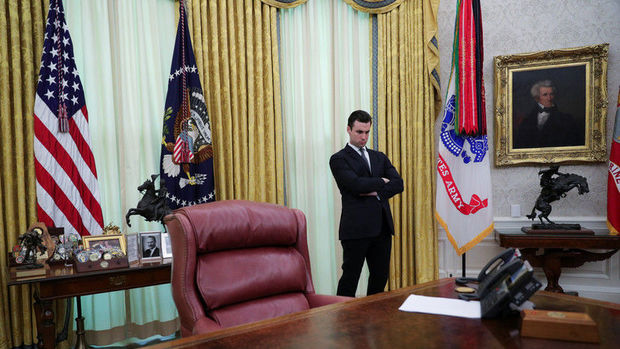 Trampın şəxsi köməkçisi də koronavirusa yoluxdu