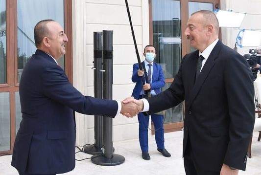 İlham Əliyev Türkiyənin Xarici İşlər nazirinin başçılıq etdiyi nümayəndə heyətini qəbul edib - FOTO