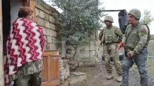Erməni qadın Azərbaycan əsgərlərinə: “Evinizə xoş gəldiniz!” - VİDEO
