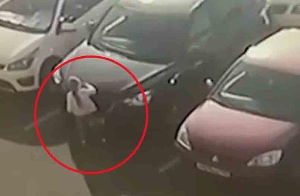 Parka oynamağa çıxmışdı, 15 maşının sahibini xərcə saldı - VİDEO