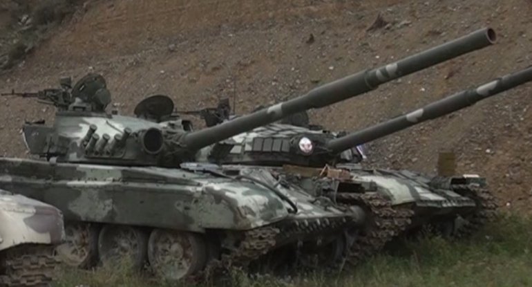 Ermənilər döyüş bölgələrini tərk edir