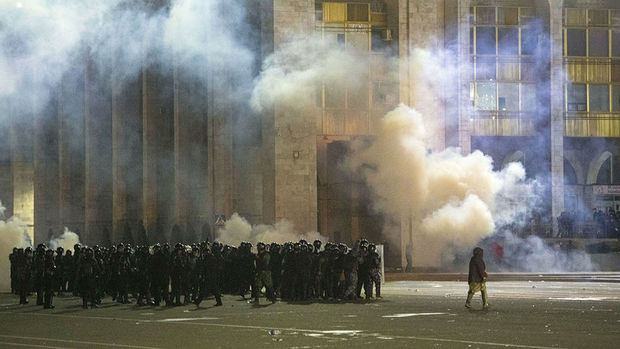 Bişkekdə etirazlar zamanı xəsarət alanların sayı 700-ü keçdi