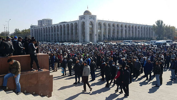 Qırğızıstanda naməlum şəxslər dövlətə məxsus dəmir yolu şirkətini ələ keçirməyə cəhd göstərib