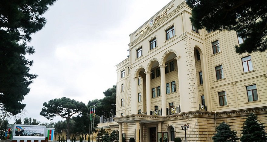 Минобороны: Разбомблено здание штаба армянского полка, начальник штаба ранен, артиллерии - убит - ВИДЕО