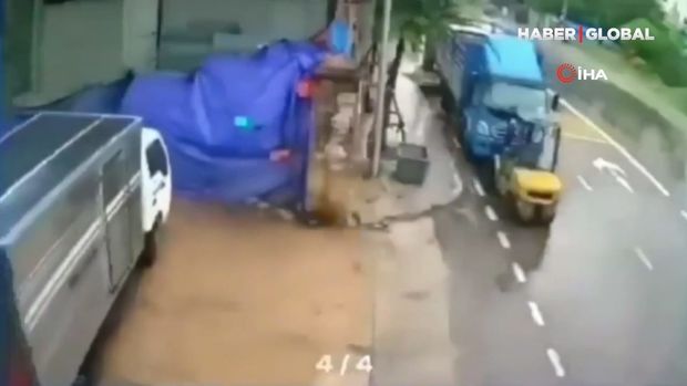 Sürücü peşəkarlığı və soyuqqanlığı sayəsində ağır qəzadan xilas oldu - VİDEO