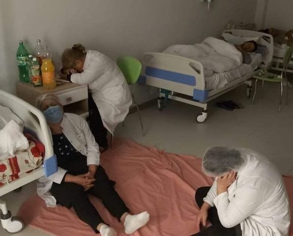 Hərbçilərimizə keşik çəkən həkimlərin şəkli gündəm oldu - FOTO