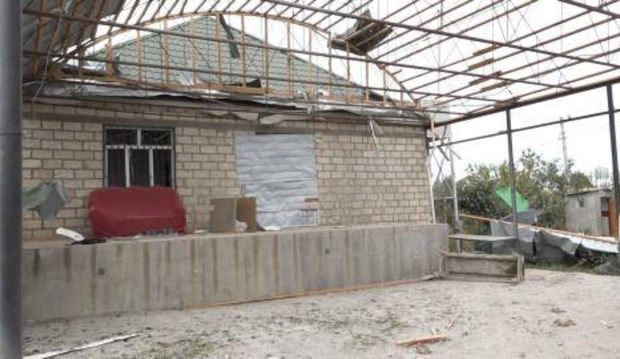 Düşmənin Tərtəri atəşə tutması nəticəsində xeyli sayda yaşayış məntəqəsinə ziyan dəyib - VİDEO