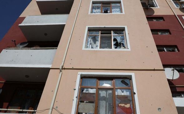 Враг обстрелял пятиэтажный дом в Тертере