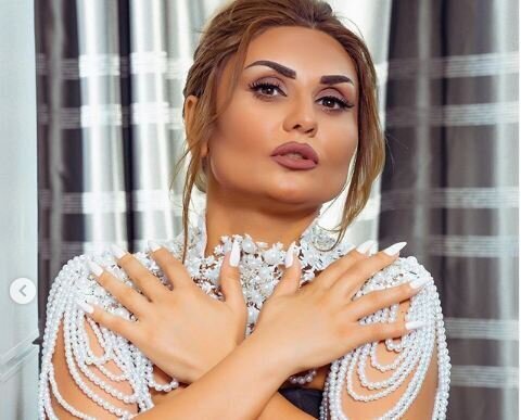 Şəbnəm Tovuzlu Azərbaycan bayrağına HÖRMƏTSİZLİK ETDİ - FOTO