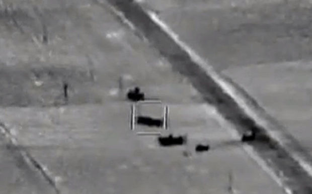 Məhv edilən düşmən ƏTRK-nin start mövqeyinə çıxarılmasının görüntüləri - VİDEO