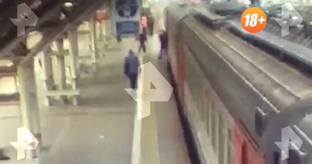 Elektrik qatarı yeniyetməni sürüdü - ANBAAN VİDEO