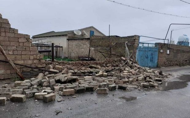 Bakıda daş hasar uçdu: Xəsarət alanlar var