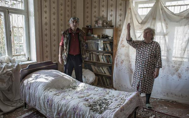 Evi bombalansa da, həkim əsgərlərə görə Tərtəri tərk etmir - Fotolar