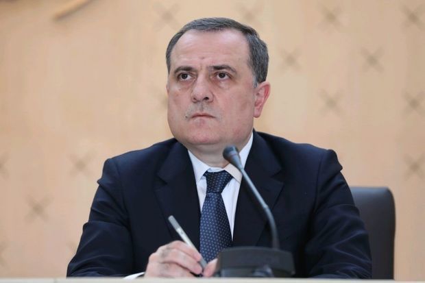 Ceyhun Bayramov britaniyalı nazirlə cəbhədəki vəziyyəti müzakirə etdi