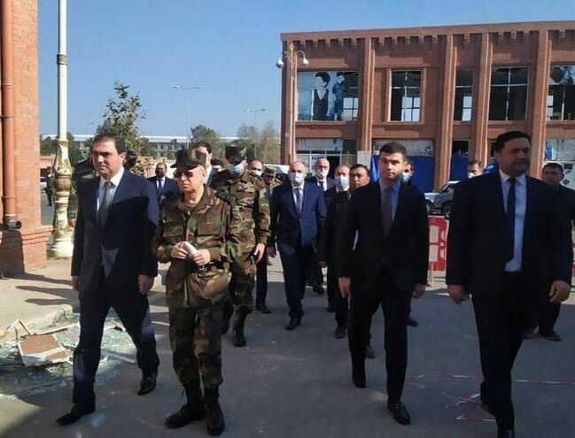 Nazirdən Gəncənin düşmən hücumuna məruz qalması ilə bağlı ilk AÇIQLAMA