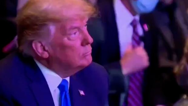 Tramp kilsədə ianə verdi - VİDEO