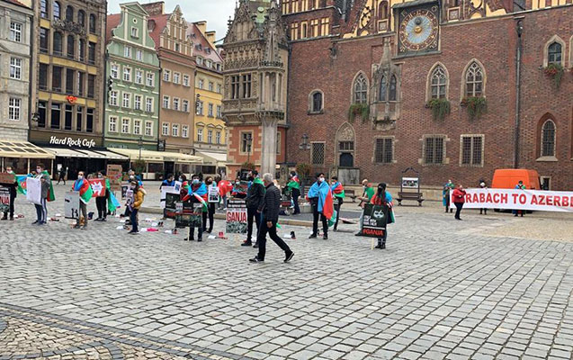 Polşa azərbaycanlıları Gəncə terroruna etiraz aksiyası keçirdi - Fotolar