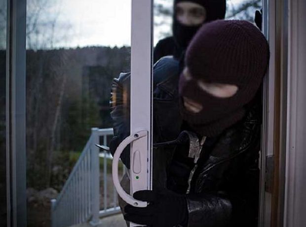 Göygöldə evə basqın edən iki maskalı şəxs saxlanıldı - FOTO