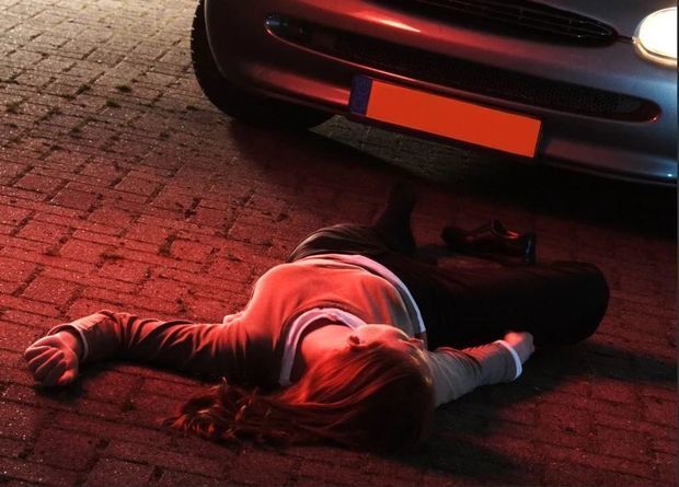 В Баку автомобиль сбил двух сестер