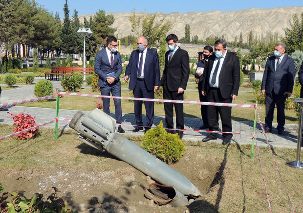 İsrail rəsmisi ermənilərin raket atdığı Mingəçevirə baş çəkdi